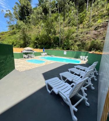 Kitnet com 2 piscinas a 4 quadras da Praia das Toninhas Ubatuba-SP