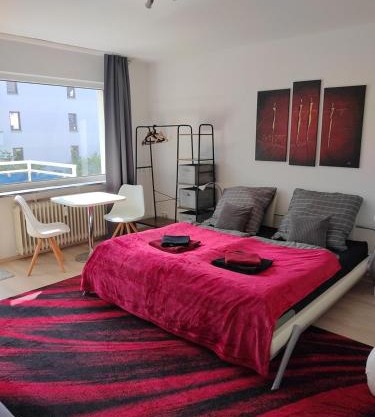 Kleines Apartment in Frankfurt mit eigenem Stellplatz in Messenähe