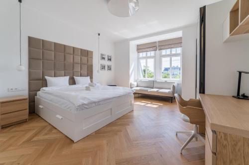 Kochanowskiego Luxury Apartment by BookingHost