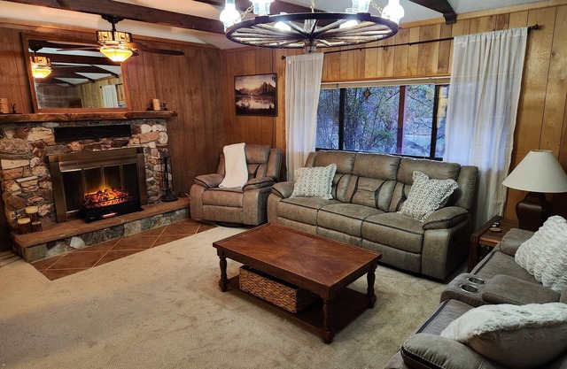 Kohl's Ranch Creekside Cabin/Fishing, Hiking, Swimming - Adventure Awaits!