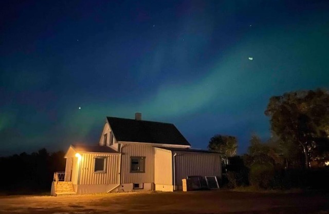 Koselig hus i landlig område