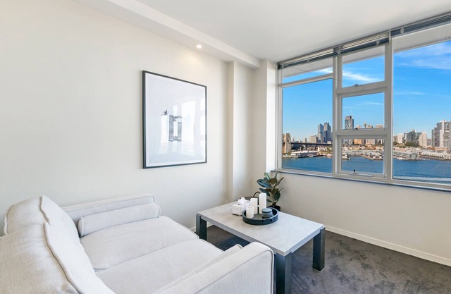 KozyGuru | McMahons Point | Opera House View