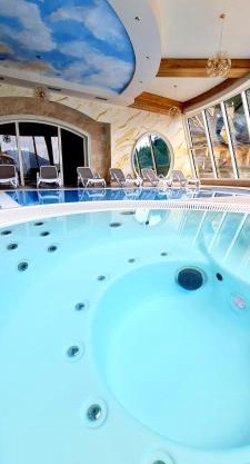 Krupówka Mountain Resort Szczyrk - Widokowy hotel z basenami & wellness