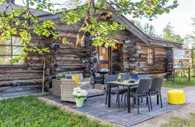 Kuukkeli Log Houses Teerenpesä