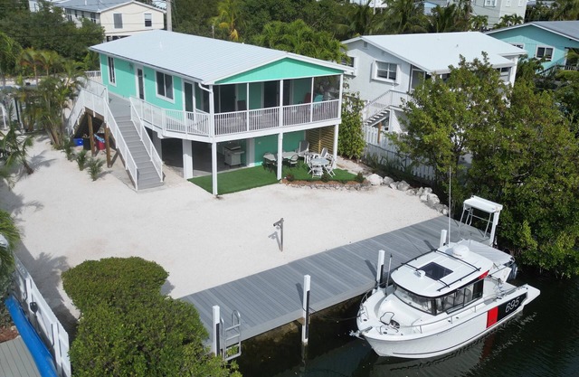 L' archipel | Canalfront 2 bedroom retreat on Ramrod Key with brand new dock!