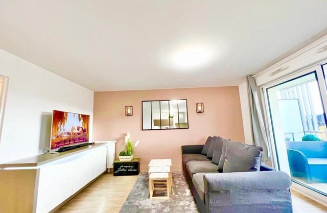 L'atelier Chic - Wifi fibre - Parking privée - Balcon - NETFLIX