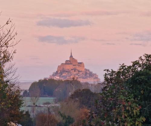 L'Aurore de la Baie, vue sur le Mont-Saint-Michel