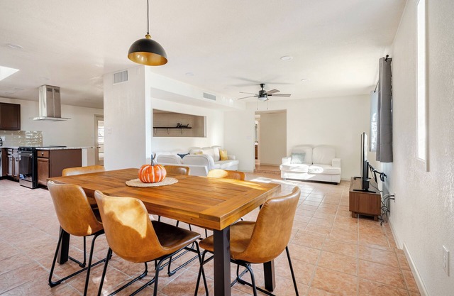 l NEW l 5BR/3BTH Large & Modern Home sitting in 1 acre lot l Centrally Located