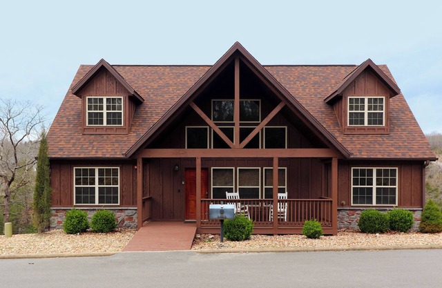 L136, 4-Br, 4-Bath Luxury Cabin w/Fast WiFi, AC in Beautiful Stonebridge Resort
