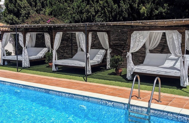 La Cañota Superior King Room Adults Only, bedroom and ensuite bathroom and WIFI