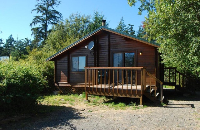 La Conner Camping Resort Deluxe Cabin 5