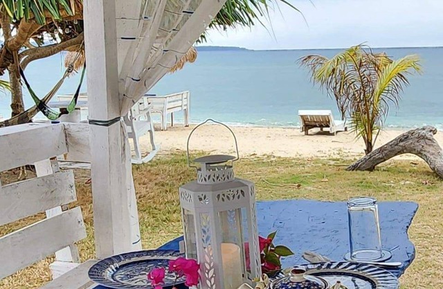 LA GRANDE SHORES Beach Resort