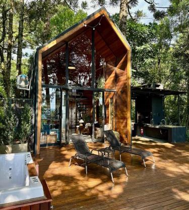 La negra - cabana entre araucárias