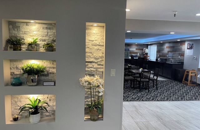 La Quinta Inn and Suites by Wyndham Cincinnati North