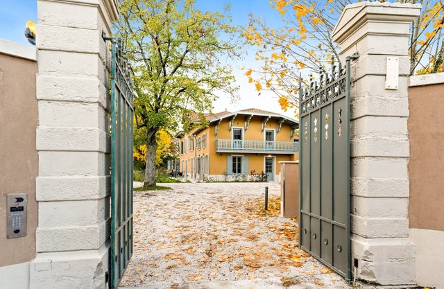 La Villa Serenna - Appt avec jardin, 15 mn de Lyon