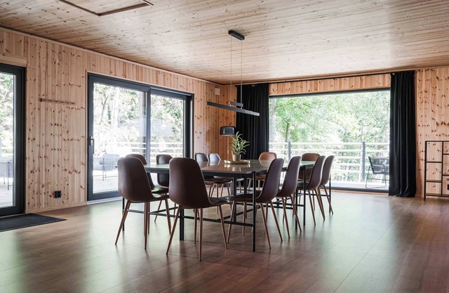 Ladhus I - Fancy Nature Hill Home with Jetty