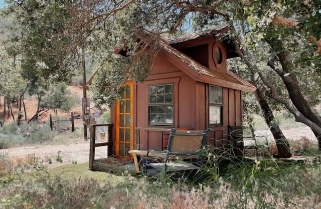 Lady-Bug Glamping Hut