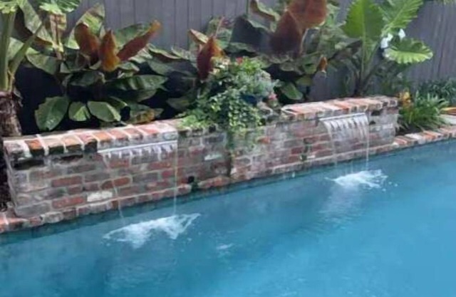 Lagniappe at Barnett Manor in Uptown