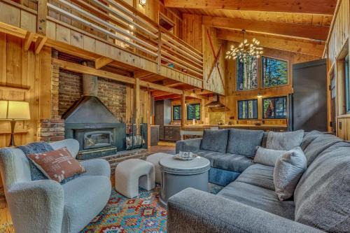 Laid-Back Tahoe Stay Walk to Lake & EV Charger