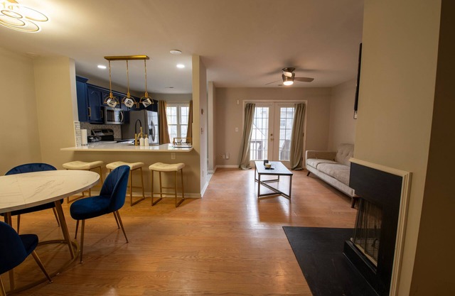 Laid in Luxury 2BR Garage CLT