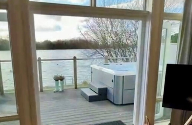 Lake Access, Hot Tub, 4+MBed, 3Bth, Landings, Cotswolds Water Park, Sth Cerney