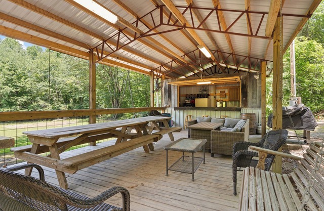 Lake Access, Sleeps 5, Walking Distance to Hiking/Biking Trails