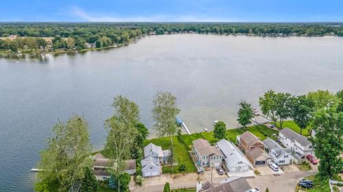 Lake and Lodge By KZOOBNB family