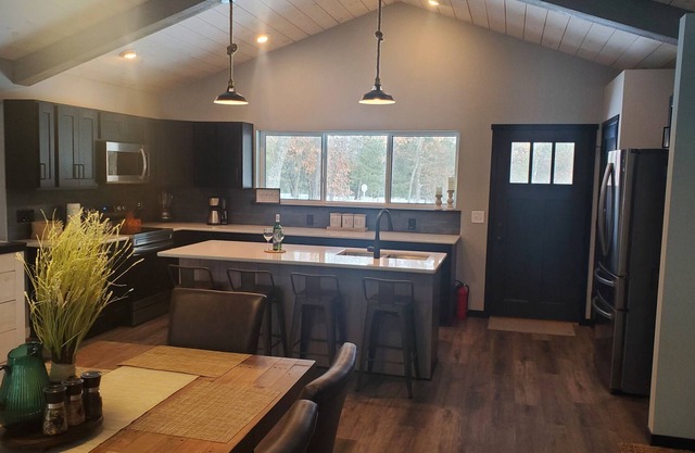 Lake Arrowhead lake access retreat-beaches, golf, tennis, pools