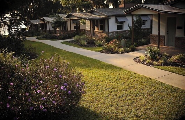 Lake Breeze Cottage 3