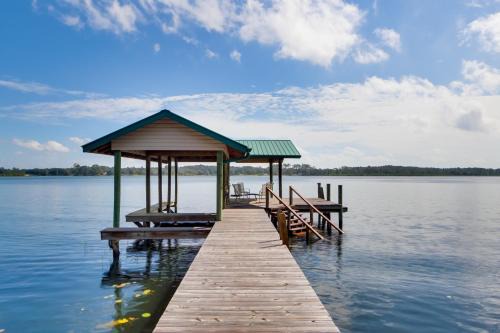 Lake Broward Cabin with Private Boat Launch and Dock!