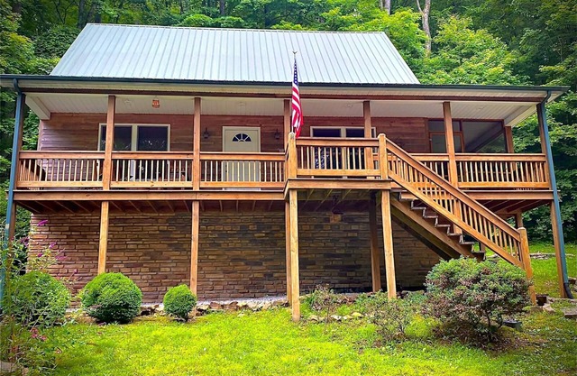 Lake Days & Starry Nights – Your Perfect Getaway Awaits