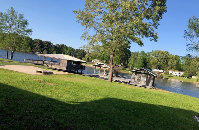 Lake front home in secluded neighborhood mins away f/boat launch and amenities.