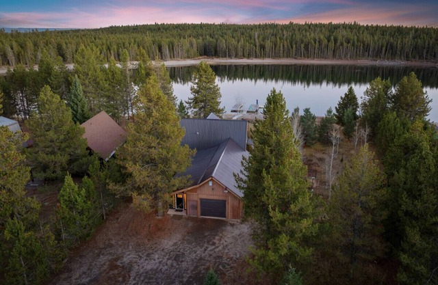 Lake Front|Hot Tub|Heated Garage|Private Dock