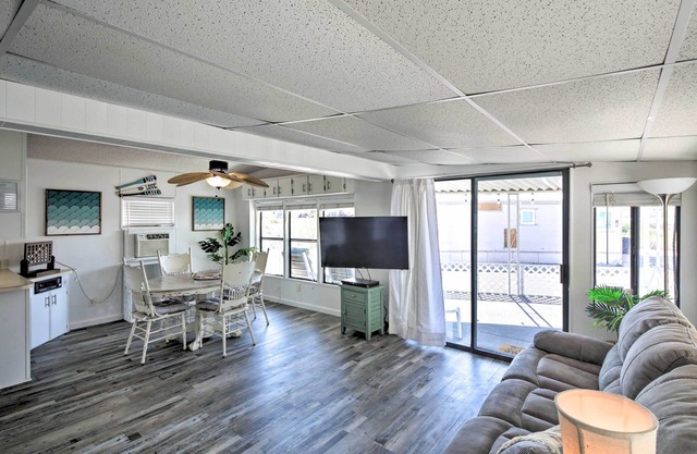 Lake Havasu Home w/Resort Perks, Walk to Lake