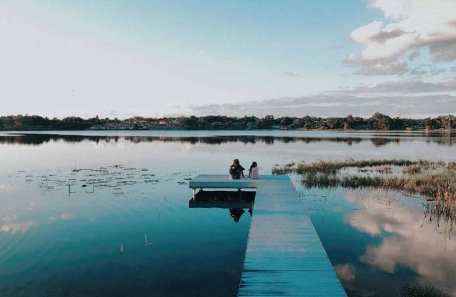 LAKE HOUSE FAMILY VACATION RETREAT, w/water toys sleeps 16 and RACE Ready