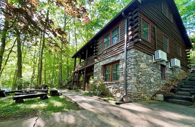 Lake J Log Cabin at Red Maple Retreat
