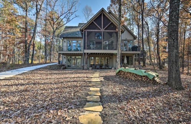 Lake Keowee Cottage with Deck and Private Dock!