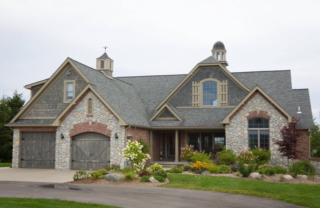Lake Leelanau Luxury Lake Home, Outdoor Kitchen, Hot Tub, Kayaks, Paddle Boards