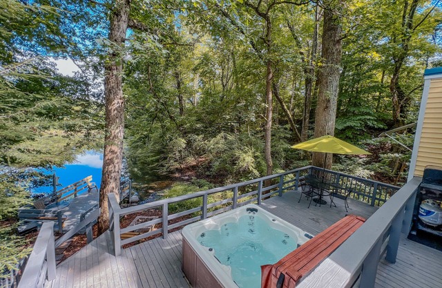 Lake Life A-Frame + Barefoot Bungalow (Hocking Hills Area)