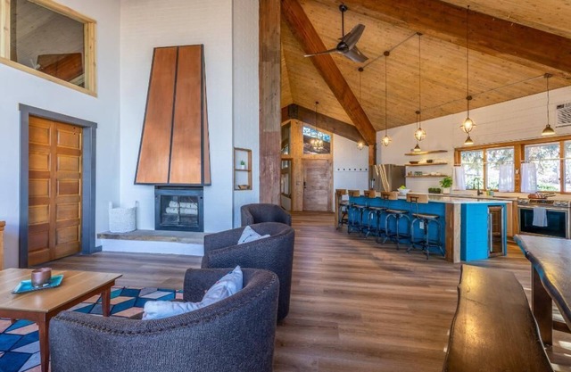 Lake Loveland Chalet