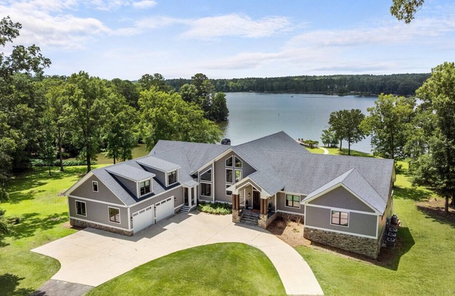 Lake Oconee Pool Table 7 King Suites Kayaks SUPs