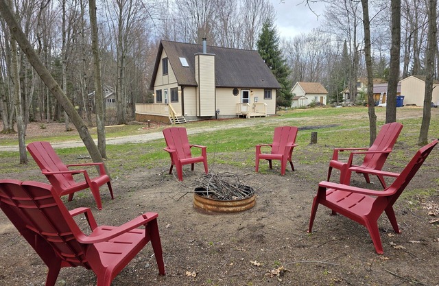 Lake of the Pines Cottage - Hot tub!
