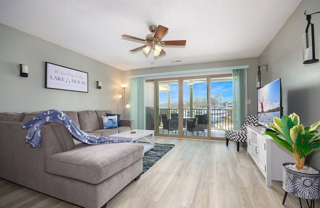 Lake Ozark Condo w/Lake View + Boat Rental Option