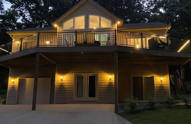 LAKE PARADISE! – Marina & Casino Close