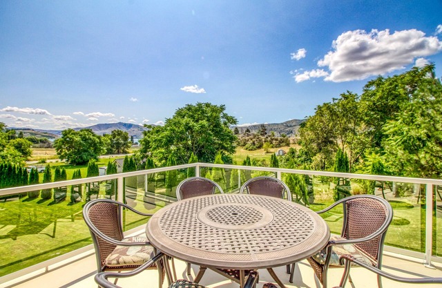 Lake view home w/deck, huge lawn, patio & outdoor kitchen - near downtown