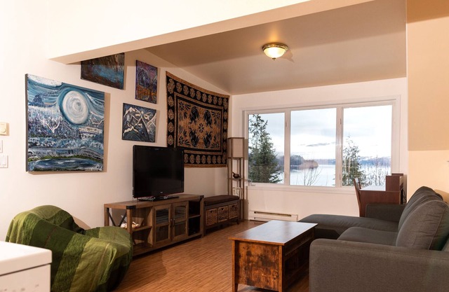Lake view suite 3 minutes from the beach