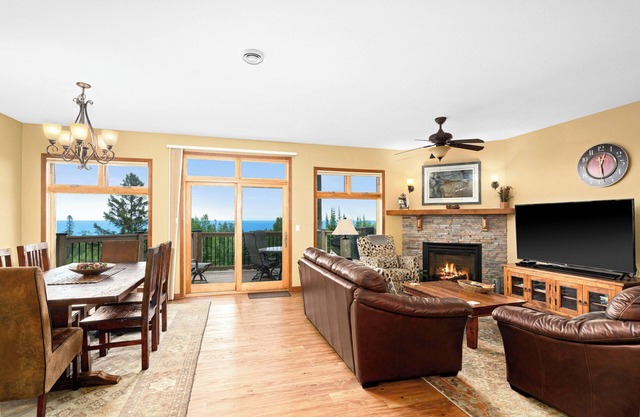 Lake views throughout, ski retreat on Lutsen Mountain next to xc trails and wine