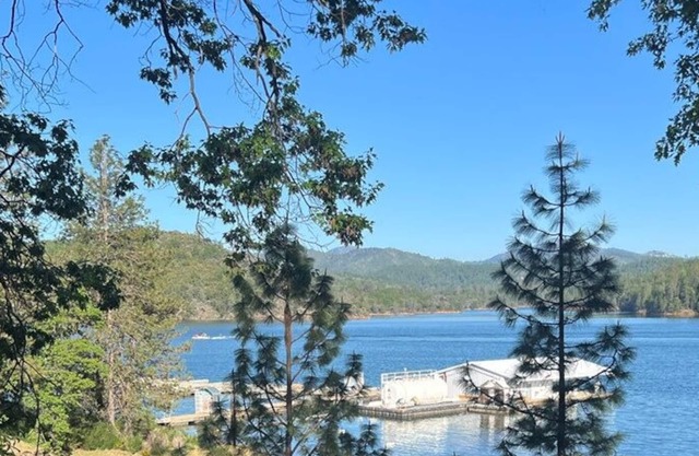 Lakefront, 50 Guests, Paradise Estates, Reunions - , Weddings, Work Retreats