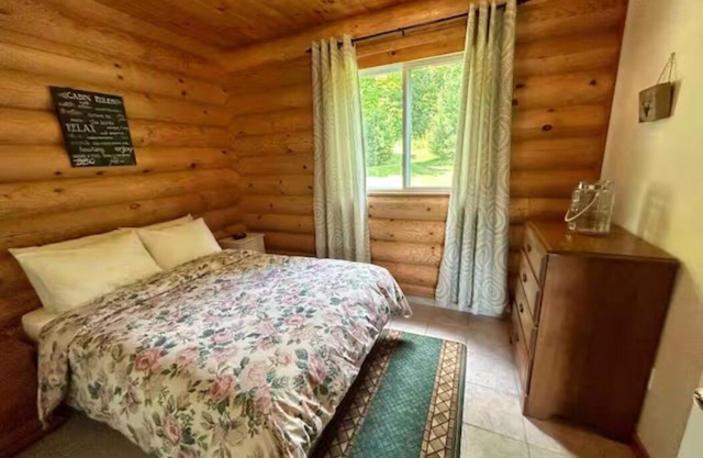 Lakefront Cabin #1 - 4 Season - Sleeps 7