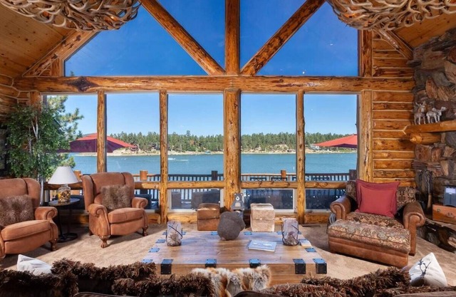 Lakefront Dream Luxury Estate. Close to Village.